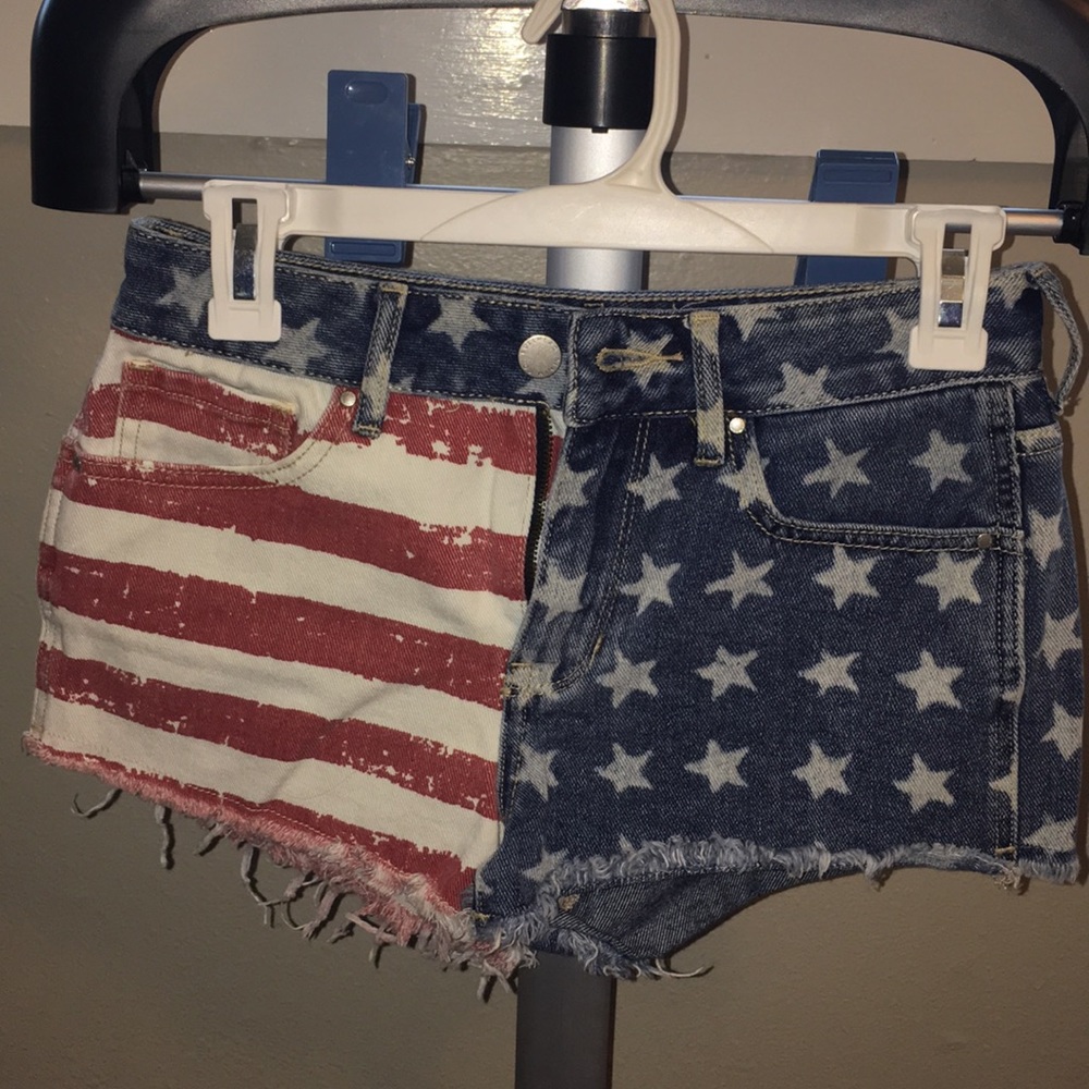 Bullhead American flag high-rise jean shorts